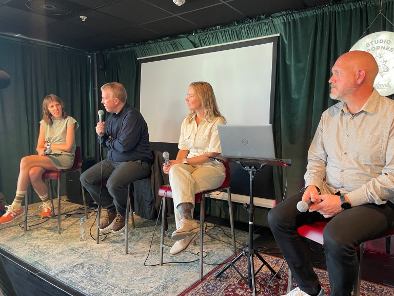 Panelet på Arendalsuke, fra v.: Ingebjørg Palm Helland, Bjarte Rambjør Heide, Julie Paus-Knudsen og Asle Moen. Foto: Vilde Jørgensen, Veterinærinstituttet