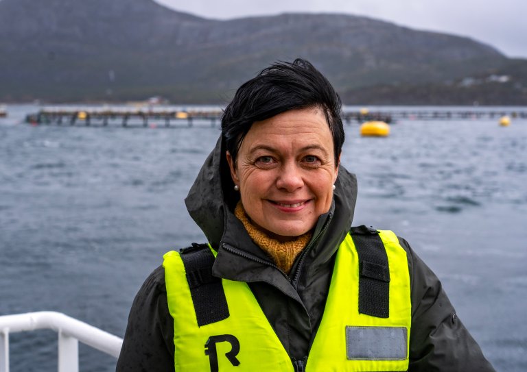 Ingunn Sommerset på oppdrettsanlegg
